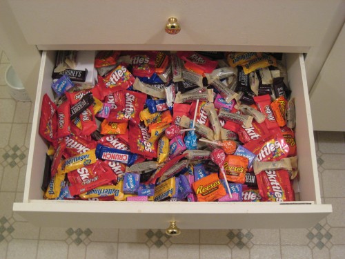 Eine Schublade voller Süßigkeiten